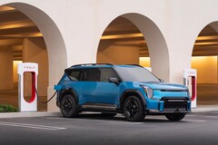 La red de Supercargadores de Tesla es vital para gran parte del mercado de vehículos eléctricos desde que muchas marcas de automóviles cambiaron al conector NACS el año pasado. (Fuente de la imagen: Kia)