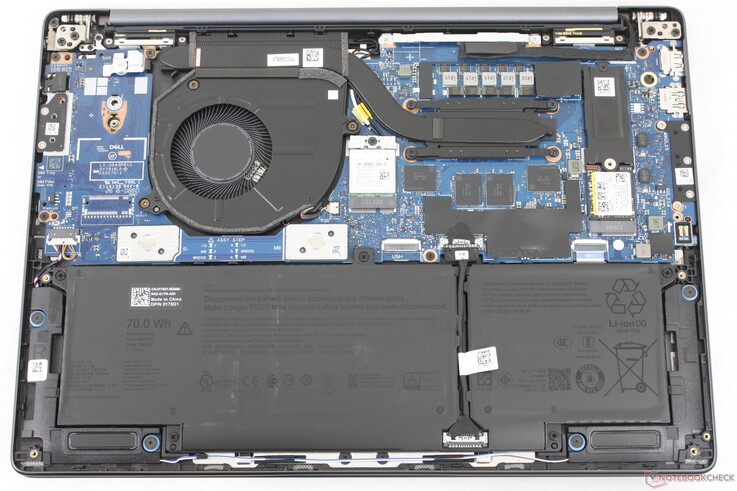 La WLAN y el SSD M.2 2280 se pueden actualizar, mientras que la memoria RAM está soldada. La WAN también se puede actualizar, siempre y cuando se haya configurado con esa función.