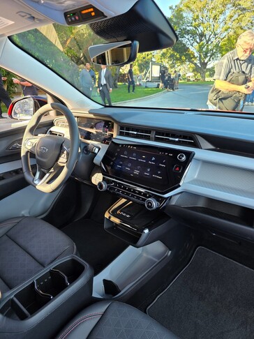 Interior del nuevo Chevy Bolt. (fuente de la imagen: GM Authority)