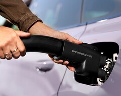 Un adaptador de Porsche para los Supercargadores de Tesla (Fuente de la imagen: Porsche)