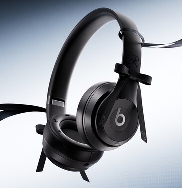 Los auriculares Beats x Jennie vienen con lazos desmontables y una almohadilla embellecida.