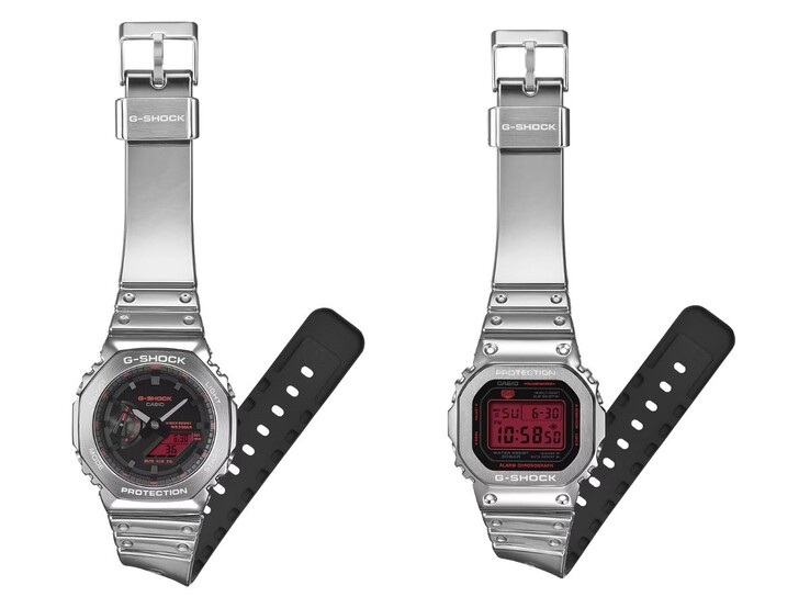 Los relojes Casio G-Shock GM-2100YRA-8A (izquierda) y GM-5600YRA-8 (derecha)
