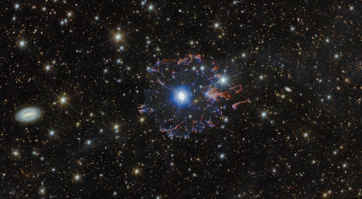 Imagen tomada por el telescopio espacial Euclid que muestra la nebulosa Ojo de Gato y su halo.