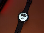 El Lige Smartwatch de Aliexpress sobre el escritorio