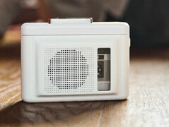 El reproductor de casetes Maxell MXCP-P100S permite a sus propietarios disfrutar de su música en cualquier lugar sin auriculares gracias a los altavoces incorporados. (Fuente de la imagen: Maxell)