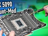 RTX 5090 modificada (fuente de la imagen: canal de YouTube de der8auer)