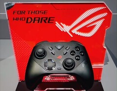 El mando inalámbrico Xbox ROG Raikiri II expuesto en la Gamescom. (Fuente de la imagen: Asus ROG)