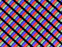 La pantalla LC utiliza una matriz clásica de subpíxeles RGB formada por un diodo emisor de luz rojo, uno azul y uno verde.