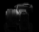 La Canon EOS R100 se dirige al mercado de las cámaras sin espejo ultrabaratas con un conjunto de funciones limitadas y un hardware antiguo. (Fuente de la imagen: Canon)