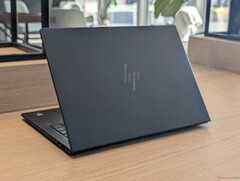 La batería más grande, la pantalla IPS de 60 Hz de menor resolución y la CPU Lunar Lake de bajo consumo contribuyen a prolongar la duración de la batería en márgenes notables (Fuente de la imagen: Notebookcheck)