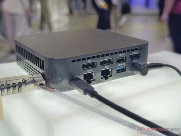 Puertos traseros del Asus ExpertCenter PN54 (fuente de la imagen: Notebookcheck)