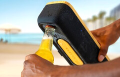 El altavoz portátil Get Together Go de House of Marley puede utilizarse como abrebotellas.