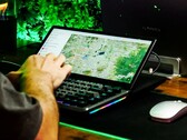 Aura Displays integra una pantalla táctil de 13 pulgadas en un teclado mecánico (Fuente de la imagen: Aura Displays)