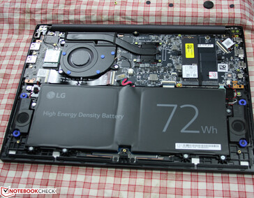 Internos del LG Ultra PC 14: la batería no está pegada.