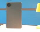 La carcasa es más bien poco espectacular, pero Xiaomi instala una potente batería y una pantalla brillante (Fuente de la imagen: Notebookcheck)