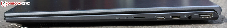 A la derecha: Lector de tarjetas: microSD, 2 Thunderbolt USB 3.2 Gen 2x2, conector de audio combinado de 3,5 mm, HDMI 2.0b