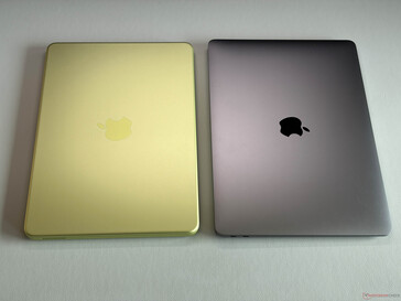 MacBook Neo (izquierda) frente a MacBook Air M1 (derecha)