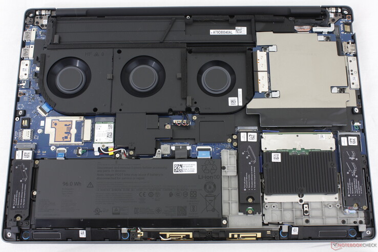 Dell Pro Max 18 Plus interior