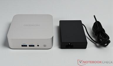 Geekom A8 con fuente de alimentación (19 V; 6,32 A)