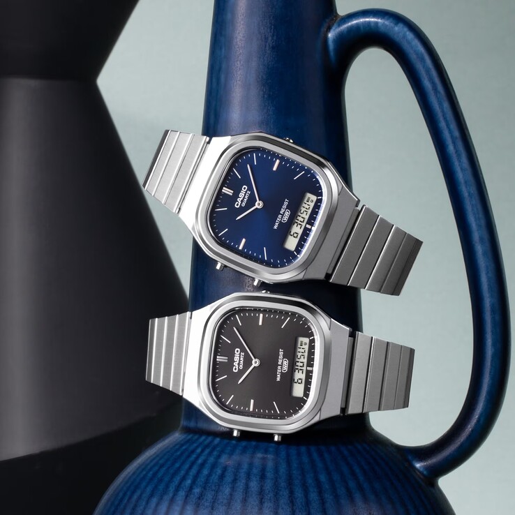 Los modelos Casio AQ-240E-2A2 y AQ-240E-1A presentan un acabado en tono plateado.