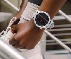 El CMF Watch 3 Pro en gris claro.