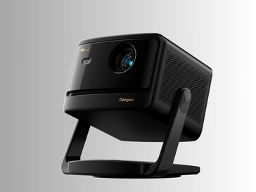 Parte frontal del proyector Dangbei DBOX02 Pro 4K en ángulo (Fuente de la imagen: Dangbei PR)