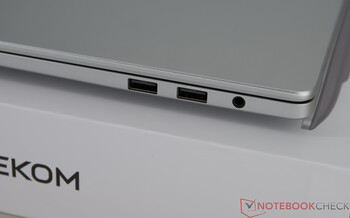 Geekom GeekBook M16: conexiones en el lado derecho