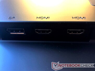 Puertos a lo largo de la parte inferior izquierda: DisplayPort 1.4, 2x HDMI 2.1