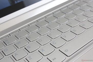 Desearíamos que las teclas se sintieran más como un teclado ThinkPad en lugar de los teclados más baratos de IdeaPad