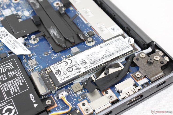 Sólo una ranura interna PCIe3 x4 M.2 2280 disponible sin opciones secundarias