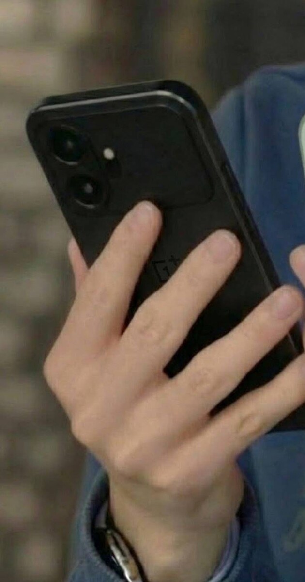 Supuesta foto espía del OnePlus 15T.