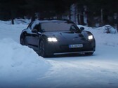 Un nuevo vídeo muestra la variante station wagon del renovado Porsche Taycan 2024 (Imagen: CarSpyMedia)