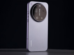 Parece que el Xiaomi 17 Ultra estará disponible en cuatro combinaciones de colores. En la imagen: la opción de color púrpura. (Fuente de la imagen: Lu Weibing)