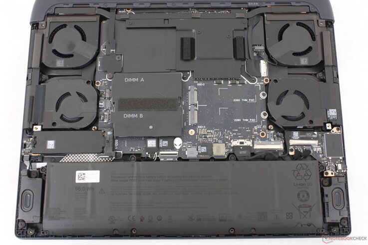 2025 Alienware 16 Area-51 para comparar. No hay grandes cambios en el interior