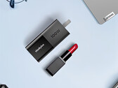 El último cargador para portátiles de Lenovo apuesta por un formato compacto. (Fuente de la imagen: Lenovo)
