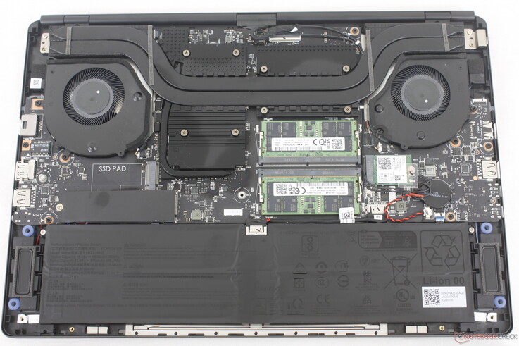 El Stealth 16 de 2026 admite hasta dos SSD NVMe 2280 PCIe4 x4 y dos módulos SODIMM DDR5.