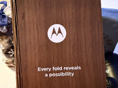 Motorola parece tener un nuevo pliegue esperando entre bastidores. (Fuente de la imagen: Alex Maxham)