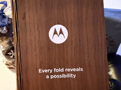 Motorola parece tener un nuevo pliegue esperando entre bastidores. (Fuente de la imagen: Alex Maxham)