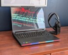 La pantalla OLED Raider 16 Max HX puede ser visualmente impresionante, pero le faltan algunas características comunes