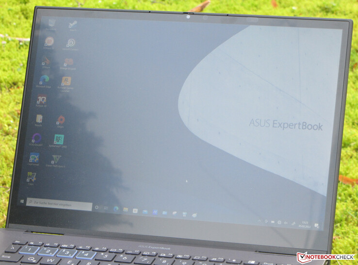 El ExpertBook al aire libre.