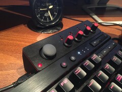 La caja de extensión del joystick del teclado de Arduino utiliza el Deej. (Fuente de la imagen: Brad Gier)