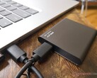 La diminuta unidad SSD externa USB-C de PNY de 500 GB ya está a la venta por 75 dólares y sólo pesa 36 gramos