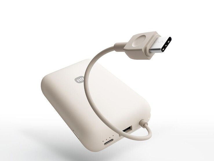 El banco de energía tiene un cable USB-C integrado y puertos USB-C y USB-A adicionales