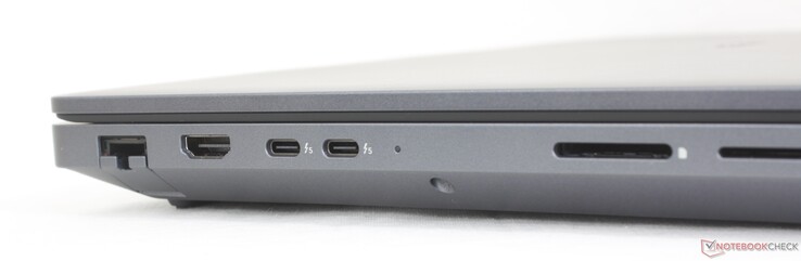 Izquierda: RJ-45 (2,5 Gbps), HDMI 2.1, 2x USB-C Thunderbolt 5 (80 Gbps) con DisplayPort 1.4 + Power Delivery, lector de tarjetas SD, lector de tarjetas inteligentes (opcional)