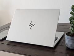 El EliteBook 8 G1a 16 rinde más o menos lo mismo que el modelo anterior EliteBook 865 G10 en lo que respecta al rendimiento bruto del procesador (Fuente de la imagen: Notebookcheck)