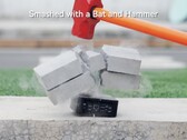 ¿Alguna vez ha tenido ganas de destrozar su mini PC con un martillo? Geekom seguro que sí. (Fuente de la imagen: Geekom vía X)