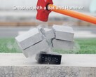 ¿Alguna vez ha tenido ganas de destrozar su mini PC con un martillo? Geekom seguro que sí. (Fuente de la imagen: Geekom vía X)