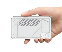 El mini PC Tiiny AI Pocket Lab incorpora 80 GB de memoria LPDDR5X y una CPU ARM de 12 núcleos. (Fuente de la imagen: Tiiny AI, editado) 