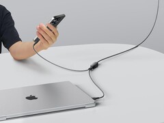 La longitud del cable USB-C a USB-C 2 en 1 de Anker se puede ajustar. (Fuente de la imagen: Anker)