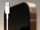 El conector Lightning podría estar recibiendo una rápida actualización para los smartphones Apple iPhone 14 Pro. (Fuente de la imagen: Apple/CrodieUX - editado)